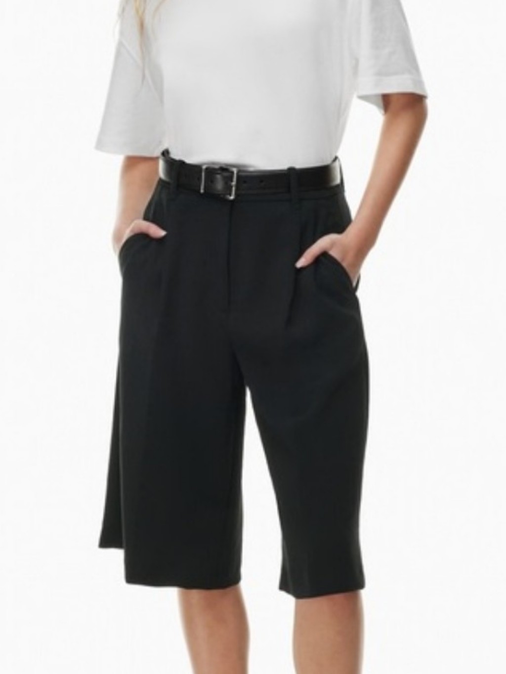 Aritzia, The Effortless Short Knee In Black